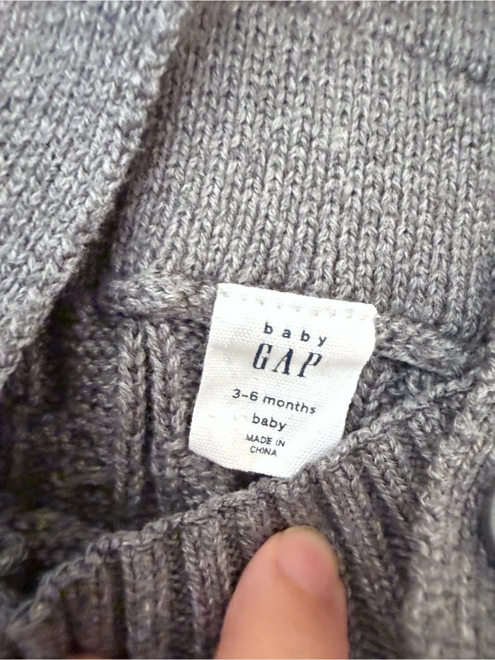 GAP adorable cable